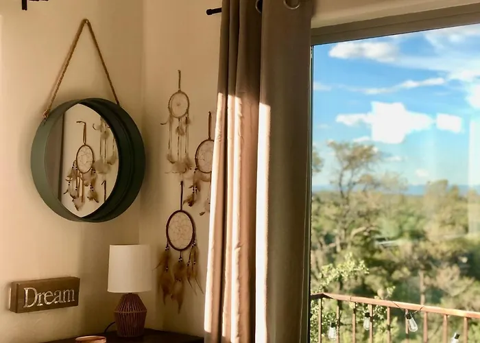 Eagles Nest Casita Luxury King Memory Foam Bed Feather Pillows & Duvet Amazing Views, Private Balcony, Great Location & Dog Friendly * Prescott
