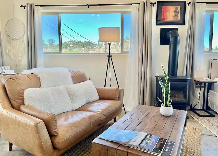 Eagles Nest Casita Luxury King Memory Foam Bed Feather Pillows & Duvet Amazing Views, Private Balcony, Great Location & Dog Friendly Appartement