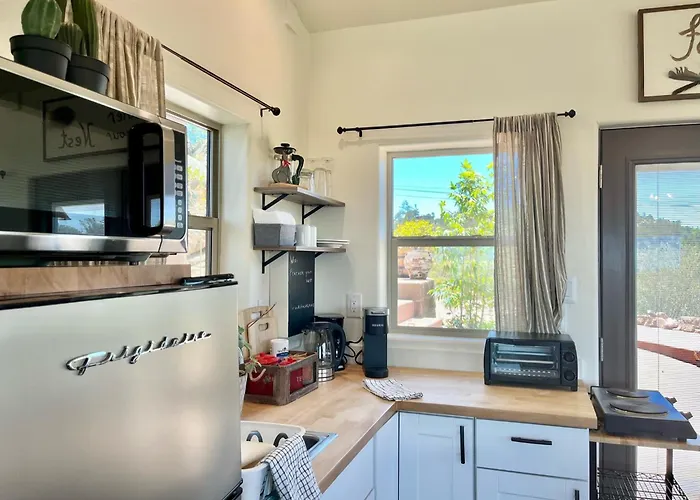 Eagles Nest Casita Luxury King Memory Foam Bed Feather Pillows & Duvet Amazing Views, Private Balcony, Great Location & Dog Friendly Appartement Prescott