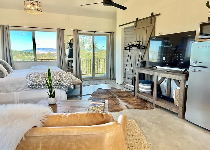 Appartement Eagles Nest Casita Luxury King Memory Foam Bed Feather Pillows & Duvet Amazing Views, Private Balcony, Great Location & Dog Friendly *