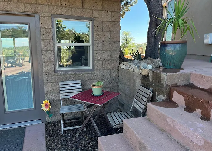 Eagles Nest Casita Luxury King Memory Foam Bed Feather Pillows & Duvet Amazing Views, Private Balcony, Great Location & Dog Friendly *