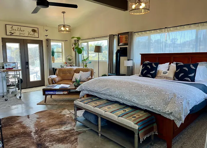 Appartement Eagles Nest Casita Luxury King Memory Foam Bed Feather Pillows & Duvet Amazing Views, Private Balcony, Great Location & Dog Friendly