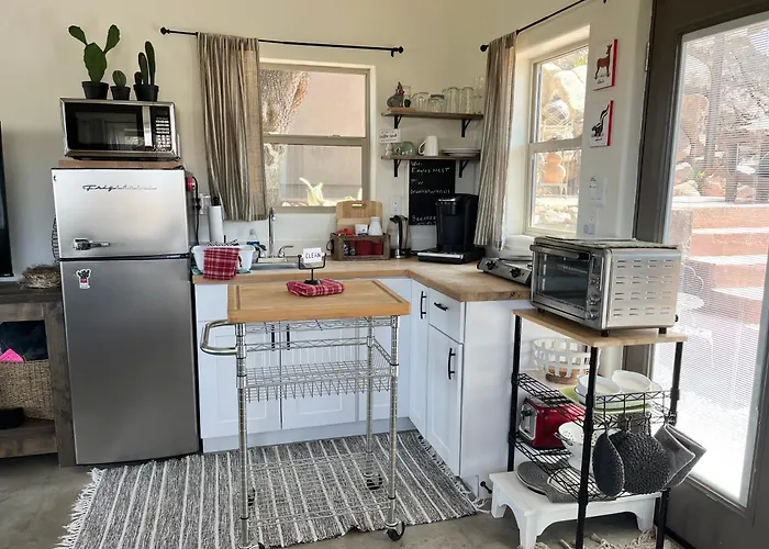 Eagles Nest Casita Luxury King Memory Foam Bed Feather Pillows & Duvet Amazing Views, Private Balcony, Great Location & Dog Friendly Appartement *