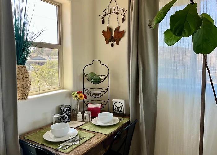 Appartement Eagles Nest Casita Luxury King Memory Foam Bed Feather Pillows & Duvet Amazing Views, Private Balcony, Great Location & Dog Friendly Prescott