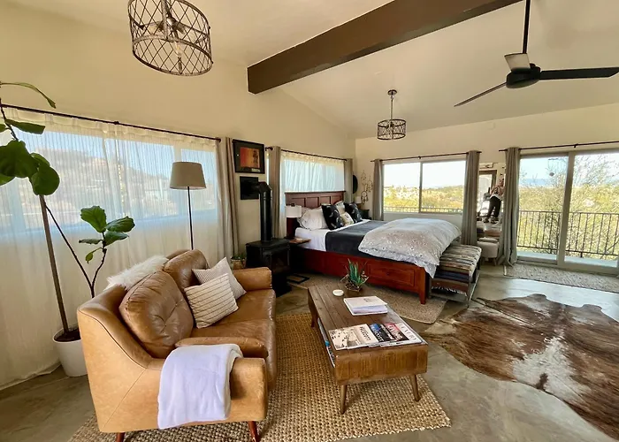 Eagles Nest Casita Luxury King Memory Foam Bed Feather Pillows & Duvet Amazing Views, Private Balcony, Great Location & Dog Friendly *