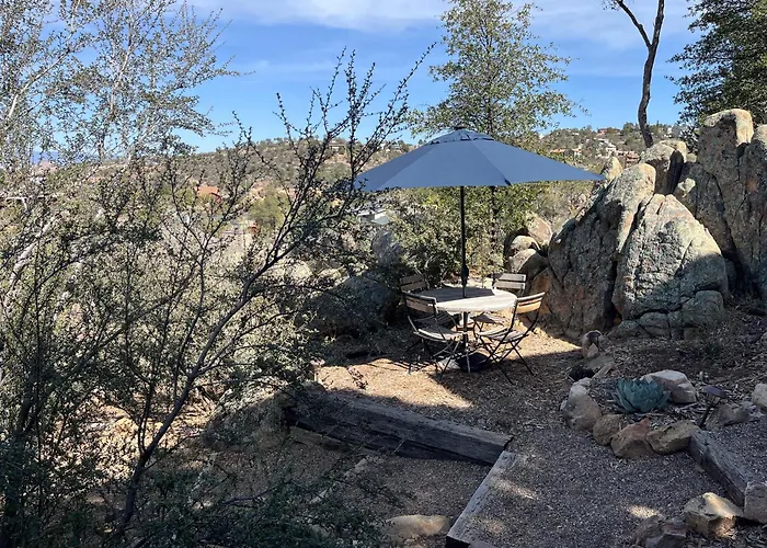 Eagles Nest Casita Luxury King Memory Foam Bed Feather Pillows & Duvet Amazing Views, Private Balcony, Great Location & Dog Friendly Prescott
