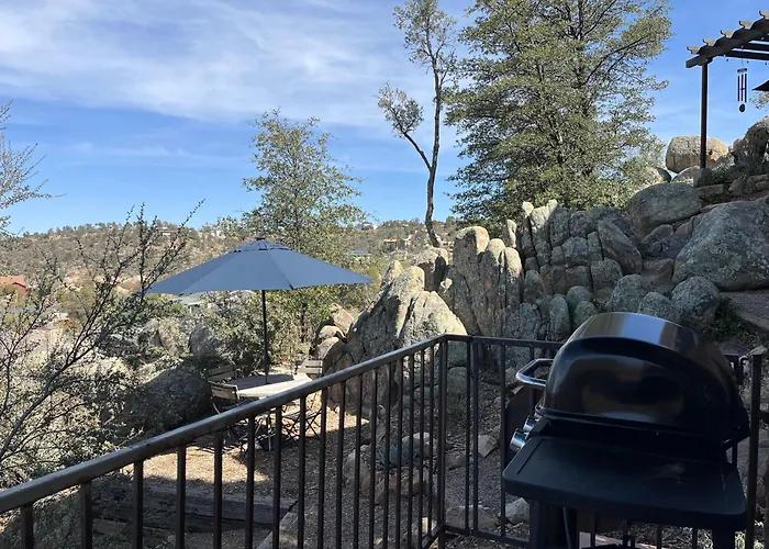 Eagles Nest Casita Luxury King Memory Foam Bed Feather Pillows & Duvet Amazing Views, Private Balcony, Great Location & Dog Friendly * Prescott