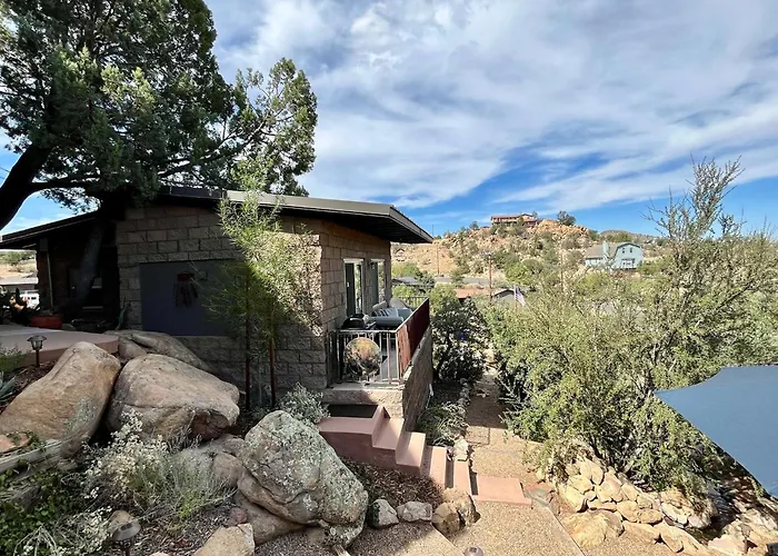 Eagles Nest Casita Luxury King Memory Foam Bed Feather Pillows & Duvet Amazing Views, Private Balcony, Great Location & Dog Friendly * Prescott