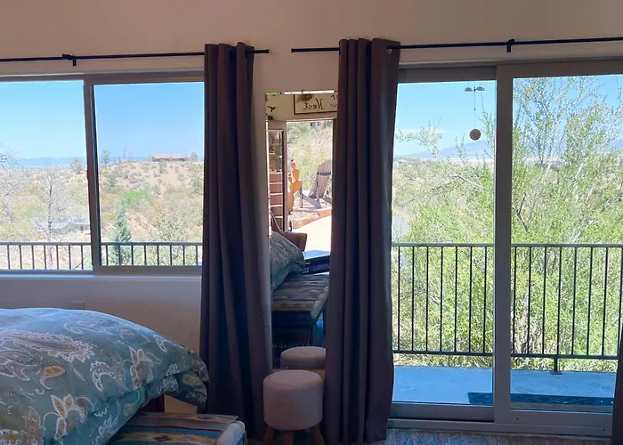Appartement Eagles Nest Casita Luxury King Memory Foam Bed Feather Pillows & Duvet Amazing Views, Private Balcony, Great Location & Dog Friendly Prescott