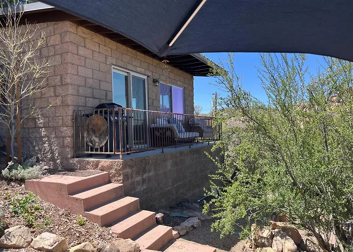 Eagles Nest Casita Luxury King Memory Foam Bed Feather Pillows & Duvet Amazing Views, Private Balcony, Great Location & Dog Friendly Prescott