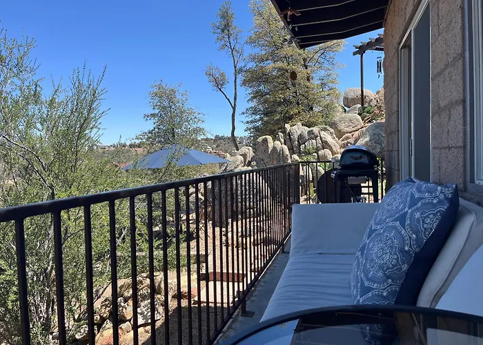 Eagles Nest Casita Luxury King Memory Foam Bed Feather Pillows & Duvet Amazing Views, Private Balcony, Great Location & Dog Friendly
