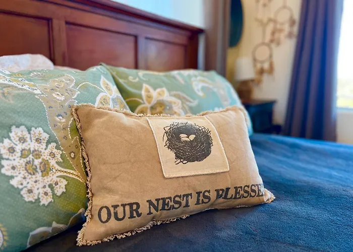 Eagles Nest Casita Luxury King Memory Foam Bed Feather Pillows & Duvet Amazing Views, Private Balcony, Great Location & Dog Friendly * Prescott